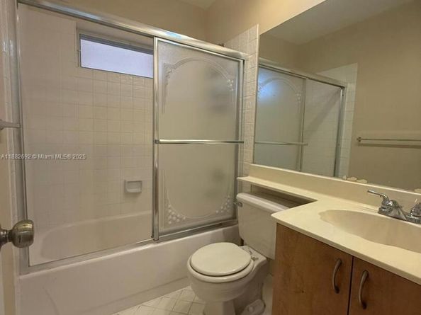 1321 N Seagrape Circle, Weston FL 33326