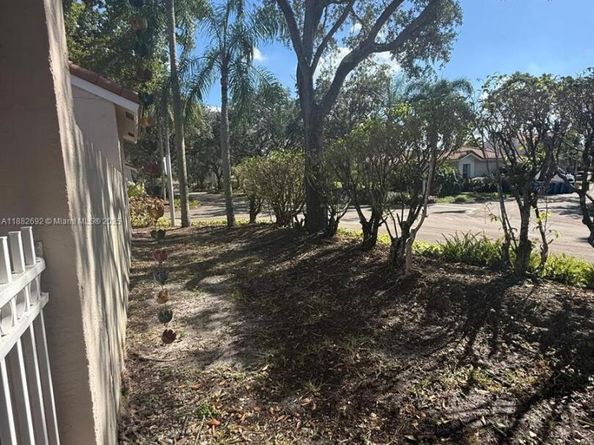 1321 N Seagrape Circle, Weston FL 33326