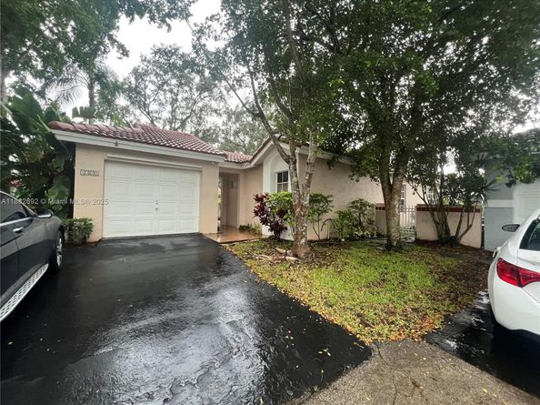 1321 N Seagrape Circle, Weston FL 33326