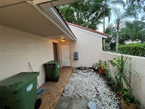 1321 N Seagrape Circle, Weston FL 33326