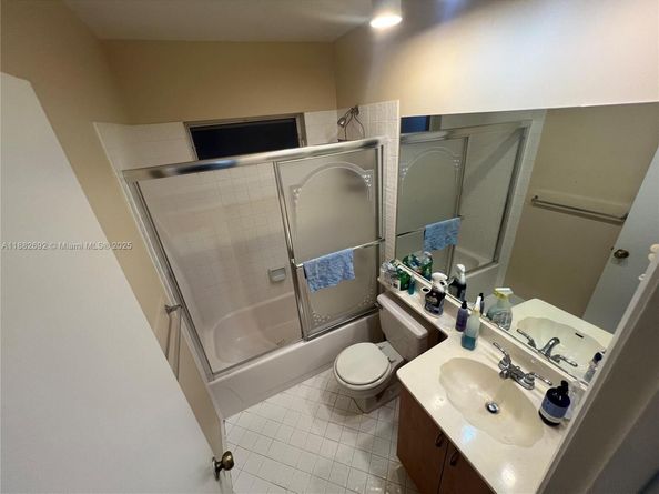 1321 N Seagrape Circle, Weston FL 33326