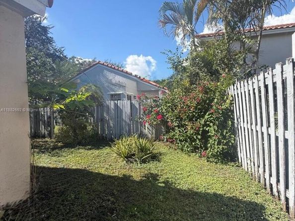 1321 N Seagrape Circle, Weston FL 33326