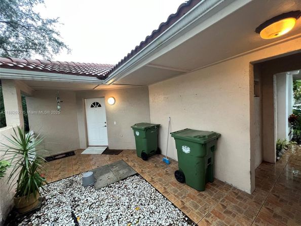 1321 N Seagrape Circle, Weston FL 33326