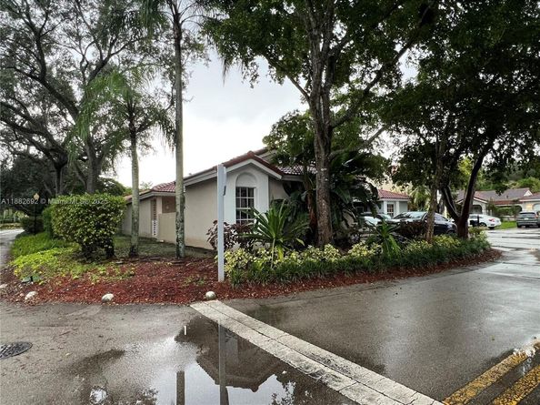 1321 N Seagrape Circle, Weston FL 33326