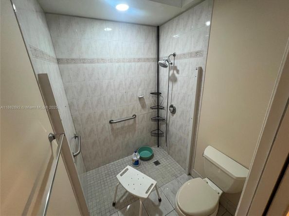 1321 N Seagrape Circle, Weston FL 33326