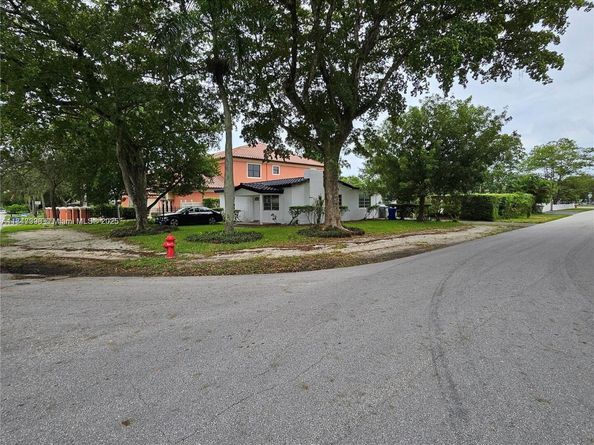 700 NE 7th St, Pompano Beach FL 33060