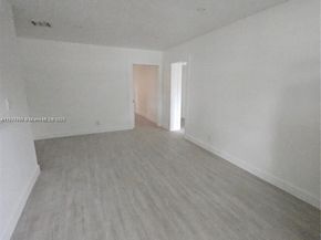 700 NE 7th St, Pompano Beach FL 33060