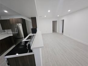 700 NE 7th St, Pompano Beach FL 33060