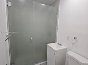 700 NE 7th St, Pompano Beach FL 33060