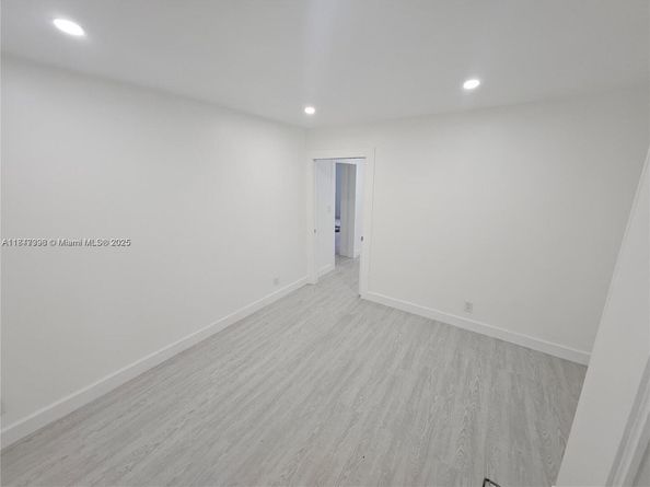 700 NE 7th St, Pompano Beach FL 33060