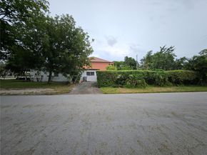 700 NE 7th St, Pompano Beach FL 33060