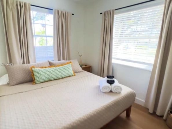 1153 NE 158th St, North Miami Beach FL 33162