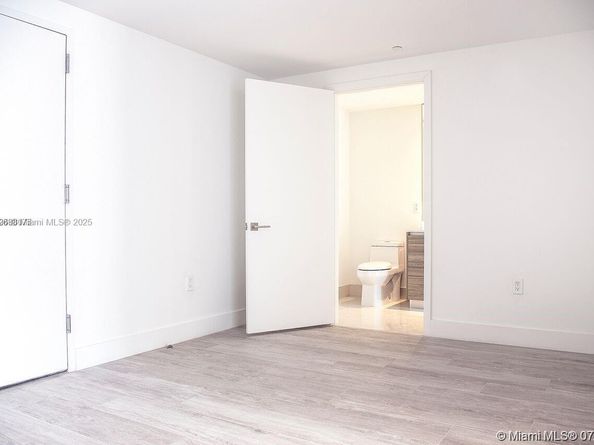 121 NE 34th St 806, Miami FL 33137