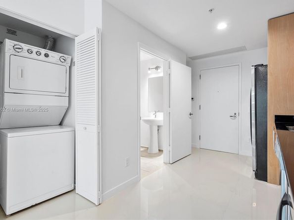 60 SW 13th St 2420, Miami FL 33130