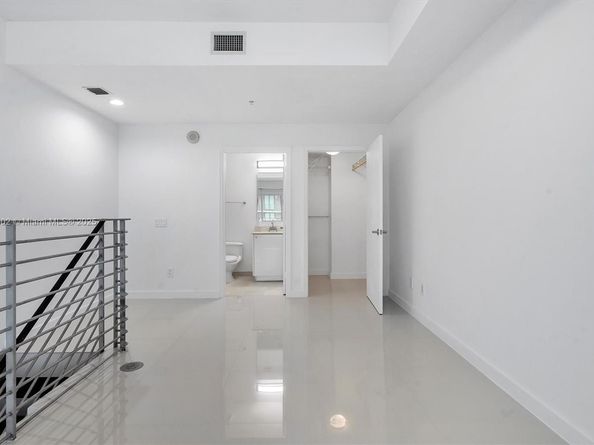 60 SW 13th St 2420, Miami FL 33130