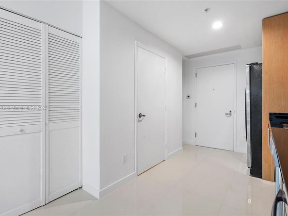 60 SW 13th St 2420, Miami FL 33130