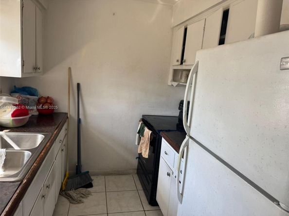 735 Ridge Rd 2, Lantana FL 33462