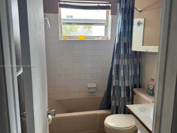 735 Ridge Rd 2, Lantana FL 33462