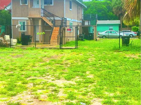 616-618 13th St, West Palm Beach FL 33401