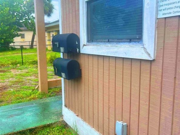 616-618 13th St, West Palm Beach FL 33401