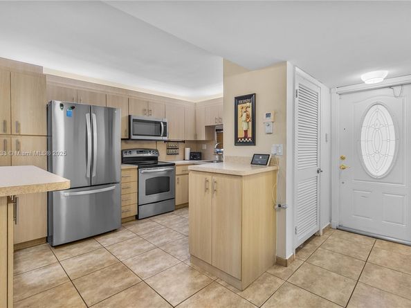 711 S Hollybrook Dr 210, Pembroke Pines FL 33025