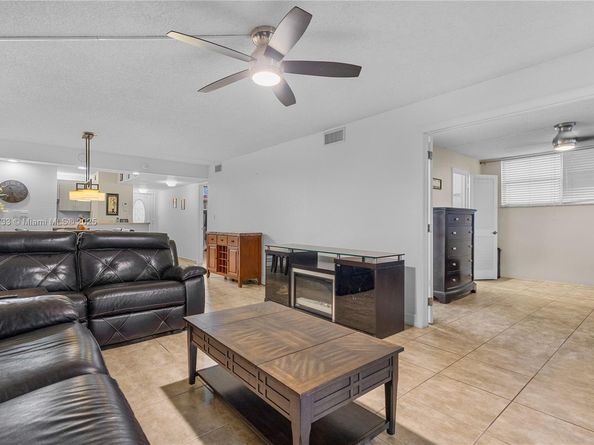 711 S Hollybrook Dr 210, Pembroke Pines FL 33025