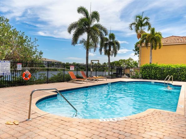724 SW 106th Ave 2010, Pembroke Pines FL 33025