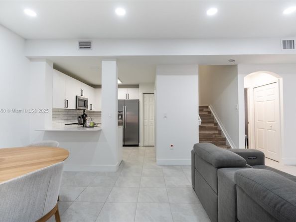 724 SW 106th Ave 2010, Pembroke Pines FL 33025