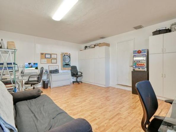 2010 NE 208th St, Miami FL 33179