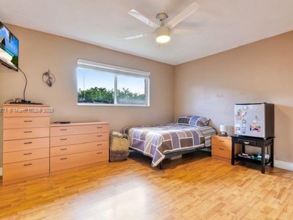 2010 NE 208th St, Miami FL 33179