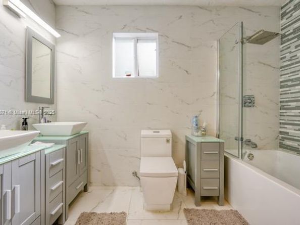 2010 NE 208th St, Miami FL 33179