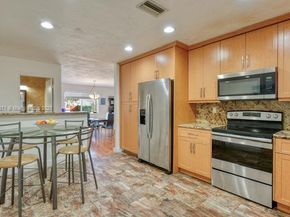 2010 NE 208th St, Miami FL 33179