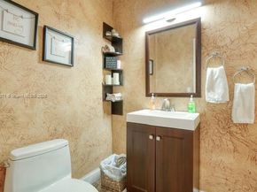 2010 NE 208th St, Miami FL 33179