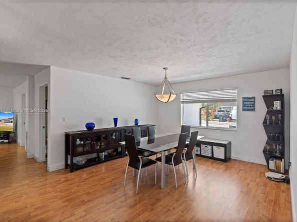 2010 NE 208th St, Miami FL 33179