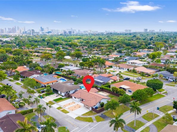 2010 NE 208th St, Miami FL 33179