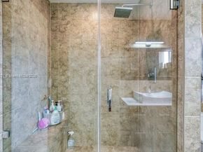 2010 NE 208th St, Miami FL 33179