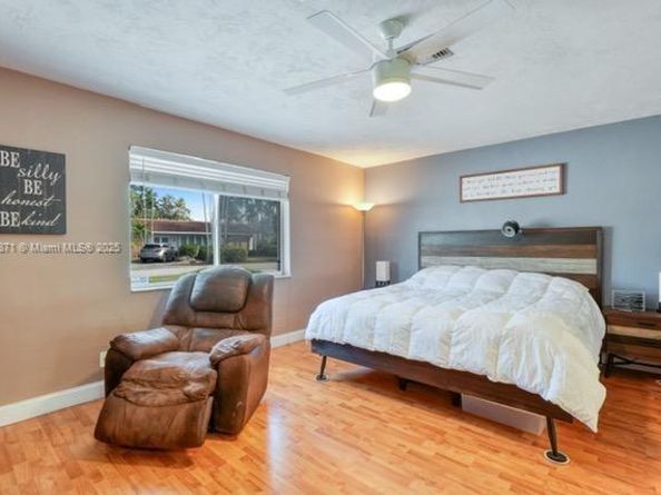 2010 NE 208th St, Miami FL 33179