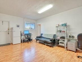 2010 NE 208th St, Miami FL 33179