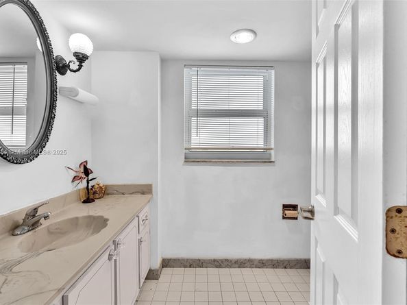 1865 S Ocean Dr 19E, Hallandale Beach FL 33009