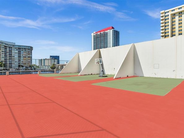 1865 S Ocean Dr 19E, Hallandale Beach FL 33009