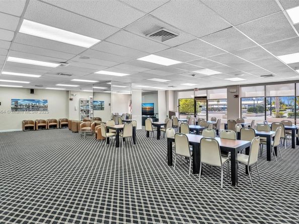 1865 S Ocean Dr 19E, Hallandale Beach FL 33009