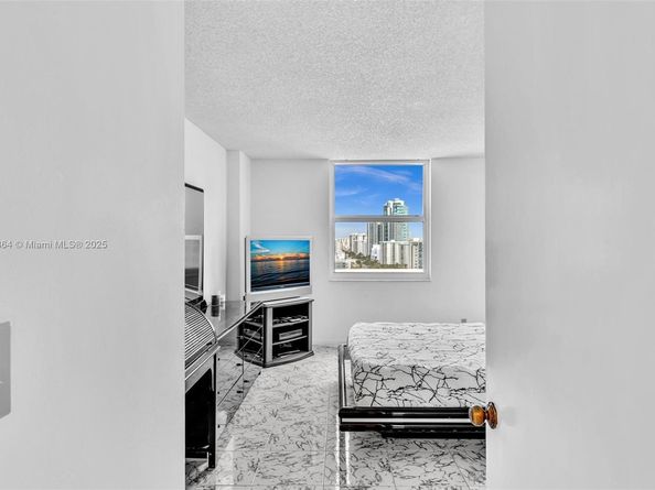1865 S Ocean Dr 19E, Hallandale Beach FL 33009