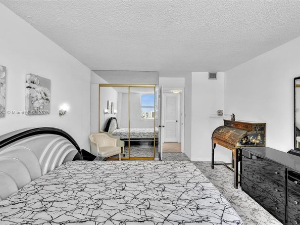 1865 S Ocean Dr 19E, Hallandale Beach FL 33009