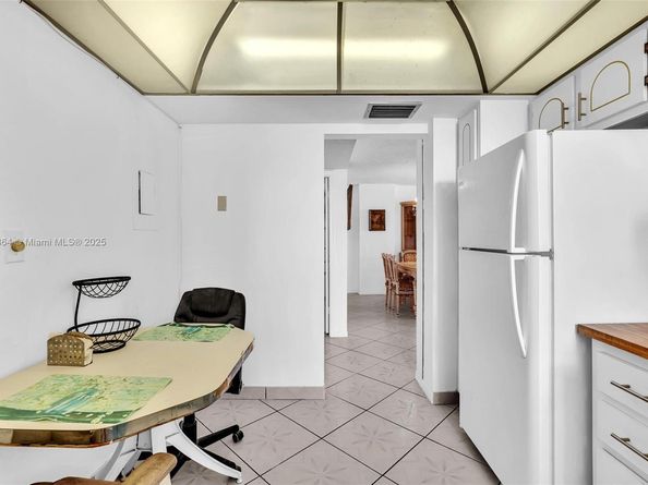 1865 S Ocean Dr 19E, Hallandale Beach FL 33009