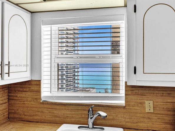 1865 S Ocean Dr 19E, Hallandale Beach FL 33009