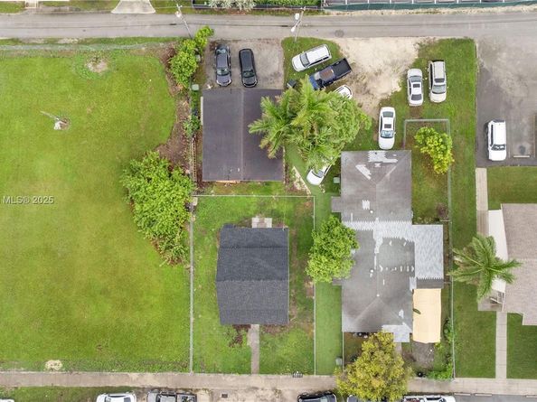 77 NW 5th St, Homestead FL 33030
