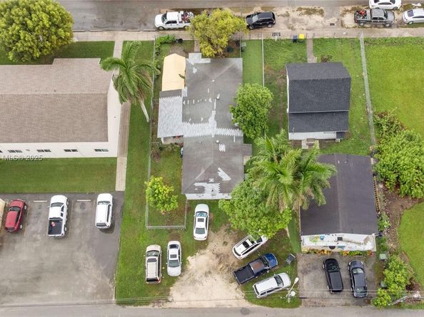 77 NW 5th St, Homestead FL 33030