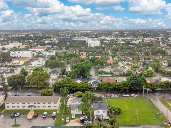 77 NW 5th St, Homestead FL 33030