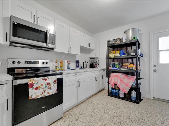 77 NW 5th St, Homestead FL 33030