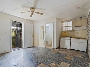 350 NW 45th St, Miami FL 33127